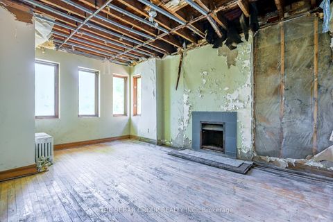 Photo 5 at 313 Sunnyside Avenue, Swansea, Toronto