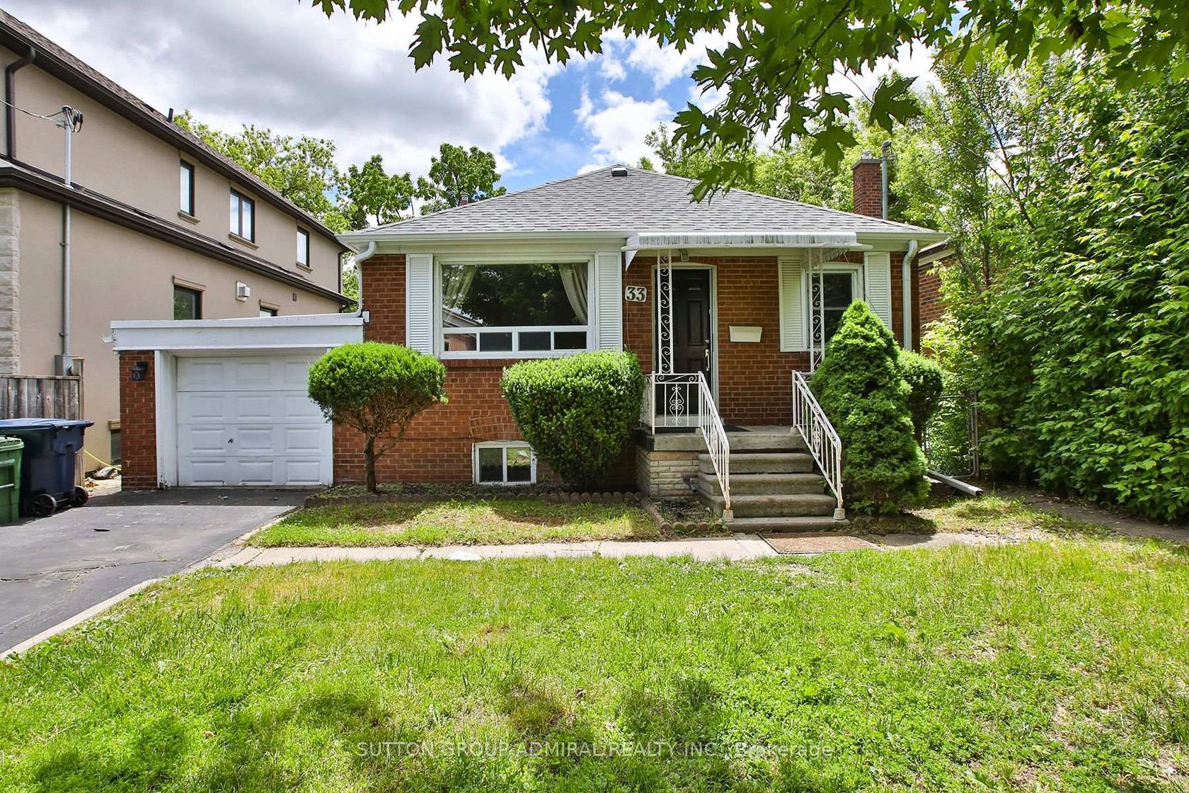 33 Regina Avenue, Lawrence, Toronto 
