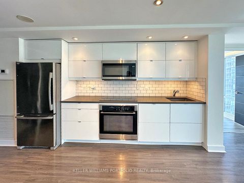 Photo 4 at 1618 - 4K Spadina Avenue, Waterfront Communities C1, Toronto