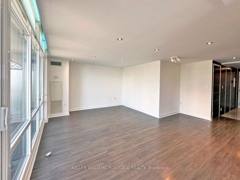 Photo 12 at 1618 - 4K Spadina Avenue, Waterfront Communities C1, Toronto