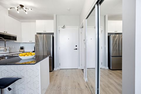Photo 3 at 923 - 120 Dallimore Circle, Don Mills, Toronto