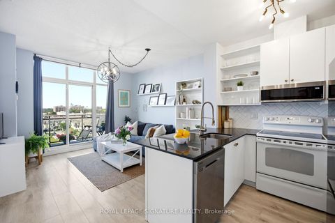 Photo 4 at 923 - 120 Dallimore Circle, Don Mills, Toronto