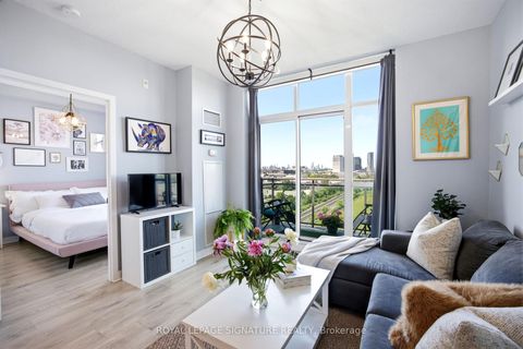Photo 8 at 923 - 120 Dallimore Circle, Don Mills, Toronto