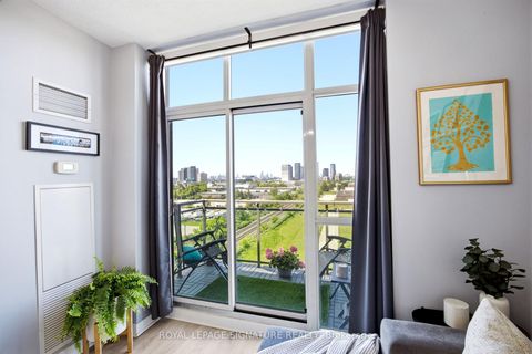 Photo 9 at 923 - 120 Dallimore Circle, Don Mills, Toronto