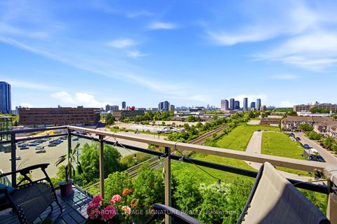 Photo 10 at 923 - 120 Dallimore Circle, Don Mills, Toronto