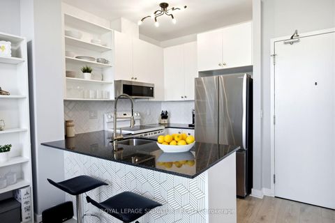 Photo 14 at 923 - 120 Dallimore Circle, Don Mills, Toronto