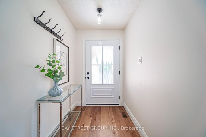 Photo 1 at 29 Roslo Court, CP College Park, Oakville