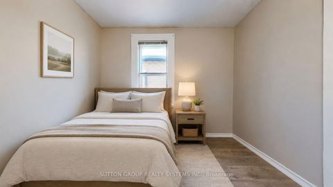 Photo 5 at 128 Northland Avenue, Smythe, Toronto