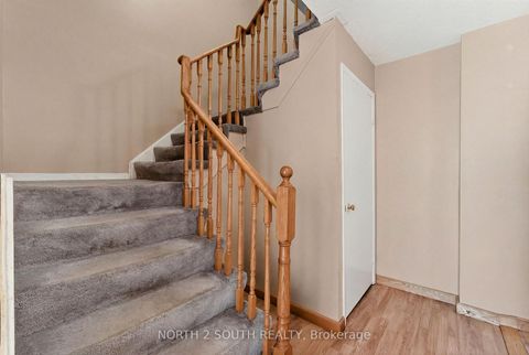 Photo 5 at 9 Millbank Court, Brownridge, Vaughan