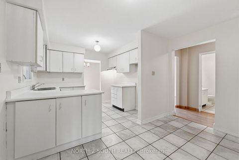 Photo 8 at 9 Millbank Court, Brownridge, Vaughan