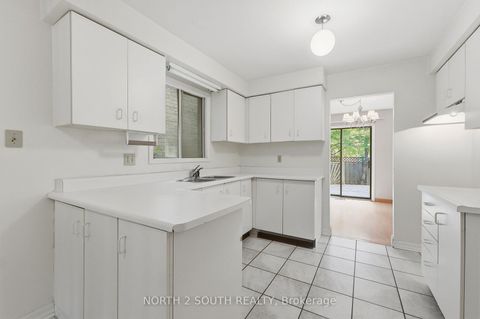 Photo 10 at 9 Millbank Court, Brownridge, Vaughan