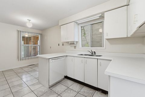 Photo 11 at 9 Millbank Court, Brownridge, Vaughan