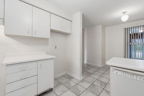 Photo 12 at 9 Millbank Court, Brownridge, Vaughan
