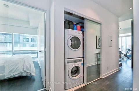 Photo 11 at 3009 - 15 Grenville Street, Bay Street Corridor, Toronto