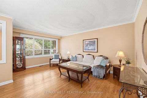 Photo 5 at 2 Renault Crescent, Humber Heights, Toronto