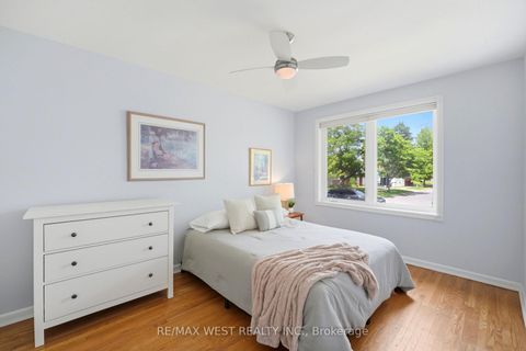 Photo 6 at 2 Renault Crescent, Humber Heights, Toronto