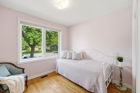 Photo 7 at 2 Renault Crescent, Humber Heights, Toronto
