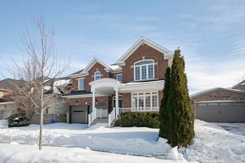 Photo 1 at 35 Morland Crescent, Bayview Northeast, Aurora