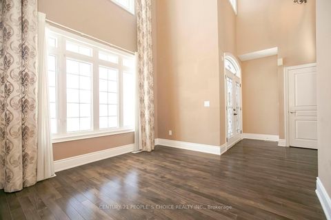 Photo 7 at 35 Morland Crescent, Bayview Northeast, Aurora