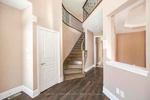 Photo 9 at 35 Morland Crescent, Bayview Northeast, Aurora