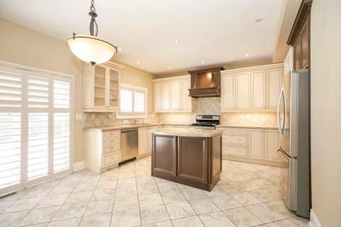 Photo 15 at 35 Morland Crescent, Bayview Northeast, Aurora