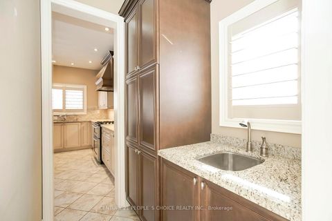 Photo 17 at 35 Morland Crescent, Bayview Northeast, Aurora