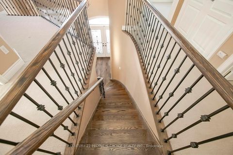 Photo 22 at 35 Morland Crescent, Bayview Northeast, Aurora