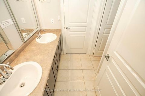 Photo 36 at 35 Morland Crescent, Bayview Northeast, Aurora
