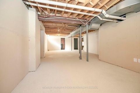 Photo 42 at 35 Morland Crescent, Bayview Northeast, Aurora