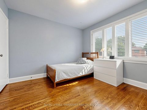 Photo 11 at 46 Brookview Drive, Lawrence, Toronto