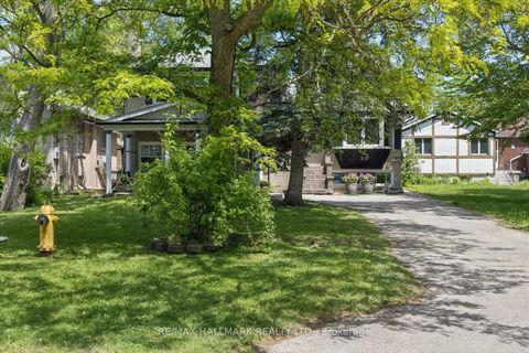 Photo 1 at 23 Larwood Boulevard, Cliffcrest, Toronto