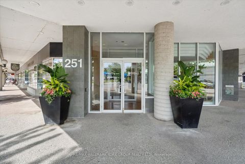 Photo 4 at 705 - 251 Queens Quay W, Waterfront Communities C1, Toronto