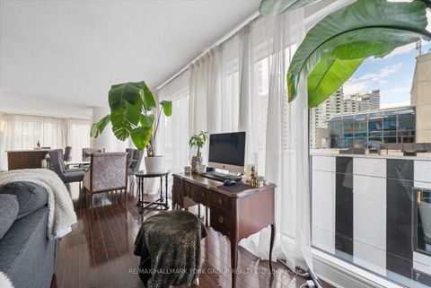 Photo 13 at 705 - 251 Queens Quay W, Waterfront Communities C1, Toronto