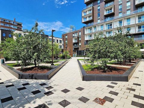 Photo 13 at 916 - 80 Vanauley Street, Chinatown, Toronto