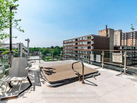 Photo 17 at 916 - 80 Vanauley Street, Chinatown, Toronto
