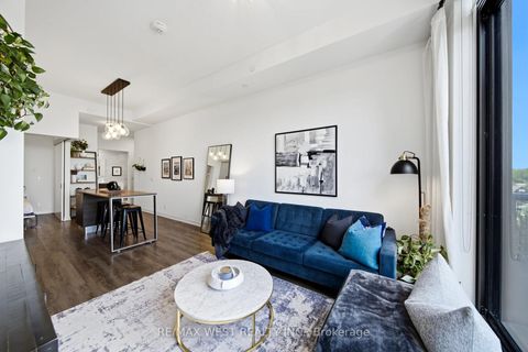 Photo 2 at 709 - 2118 Bloor Street W, High Park North, Toronto