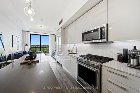 Photo 3 at 709 - 2118 Bloor Street W, High Park North, Toronto