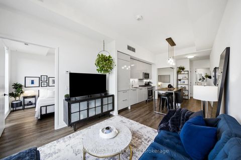 Photo 5 at 709 - 2118 Bloor Street W, High Park North, Toronto