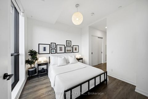 Photo 6 at 709 - 2118 Bloor Street W, High Park North, Toronto