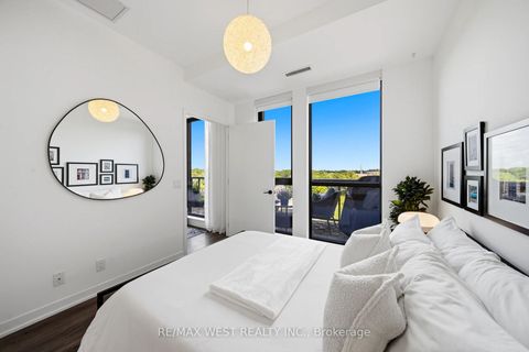 Photo 7 at 709 - 2118 Bloor Street W, High Park North, Toronto