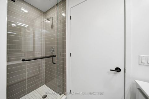 Photo 9 at 709 - 2118 Bloor Street W, High Park North, Toronto