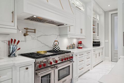 Photo 7 at 23 Lauderdale Drive, Windfields, Toronto