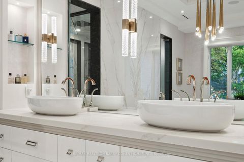 Photo 18 at 23 Lauderdale Drive, Windfields, Toronto