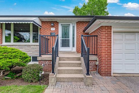 Photo 2 at 17 Marlena Drive, West Hill, Toronto