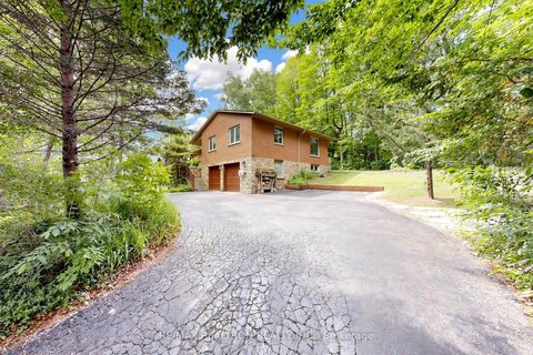Photo 2 at 250 Kingscross Drive, King City, King