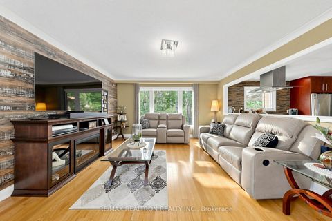 Photo 11 at 250 Kingscross Drive, King City, King