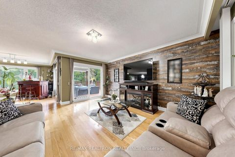 Photo 15 at 250 Kingscross Drive, King City, King