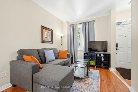 Photo 2 at 4 - 99 Goodwood Park Court, East York, Toronto