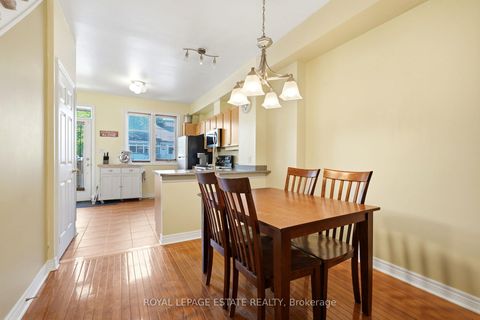 Photo 6 at 4 - 99 Goodwood Park Court, East York, Toronto