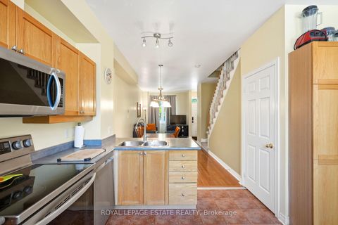 Photo 8 at 4 - 99 Goodwood Park Court, East York, Toronto